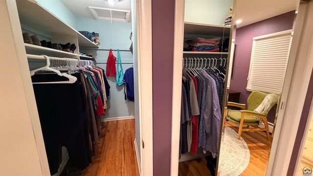 2324 SW Meadow CT, Topeka, KS 66614