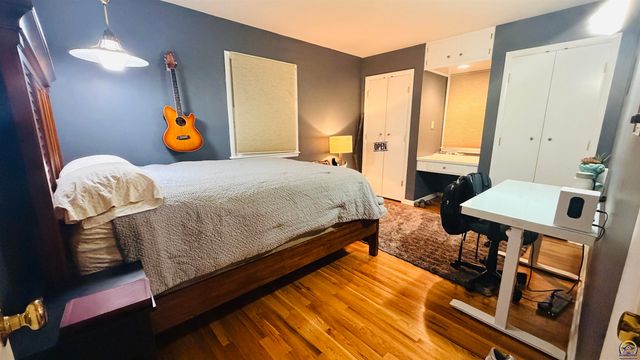 2324 SW Meadow CT, Topeka, KS 66614