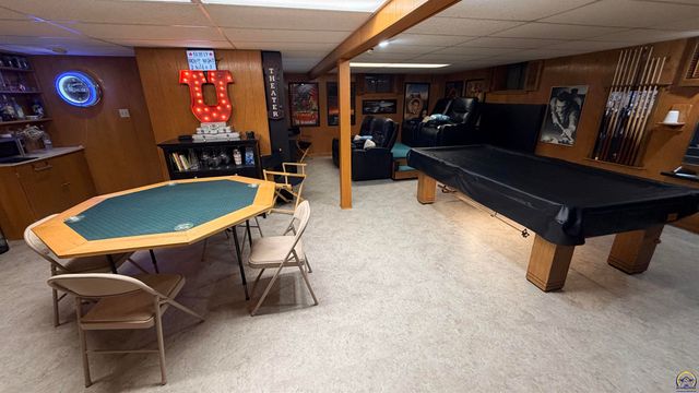 2324 SW Meadow CT, Topeka, KS 66614