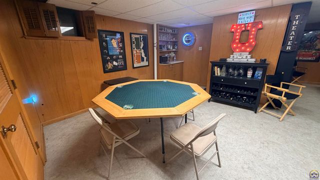 2324 SW Meadow CT, Topeka, KS 66614