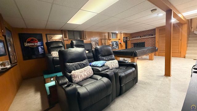 2324 SW Meadow CT, Topeka, KS 66614