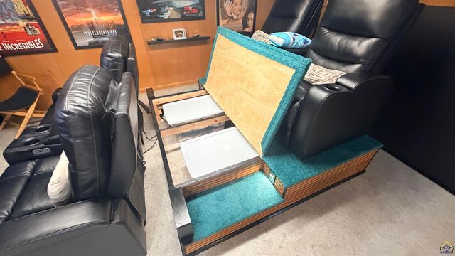 2324 SW Meadow CT, Topeka, KS 66614