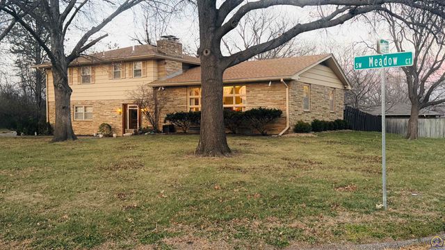 2324 SW Meadow CT, Topeka, KS 66614