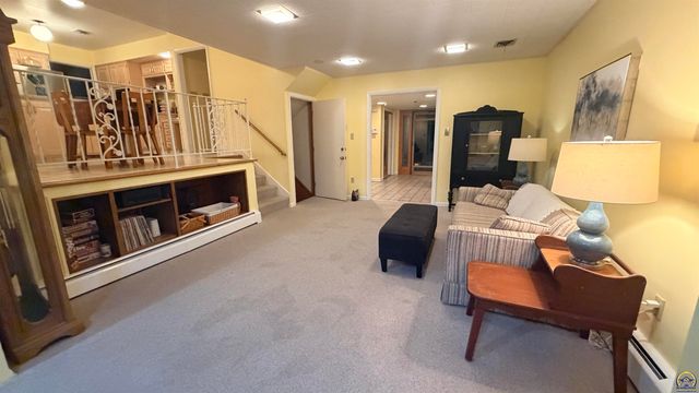 2324 SW Meadow CT, Topeka, KS 66614