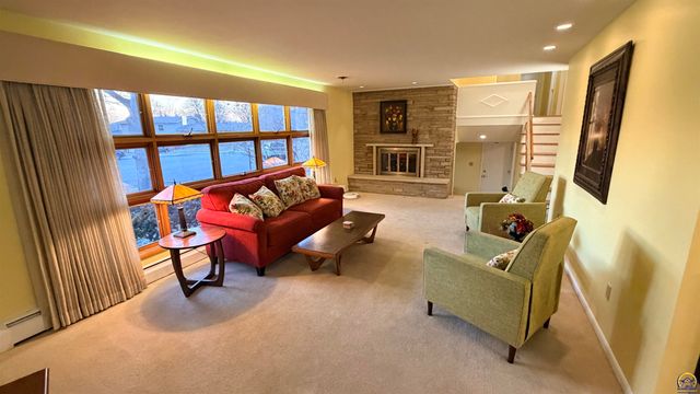 2324 SW Meadow CT, Topeka, KS 66614