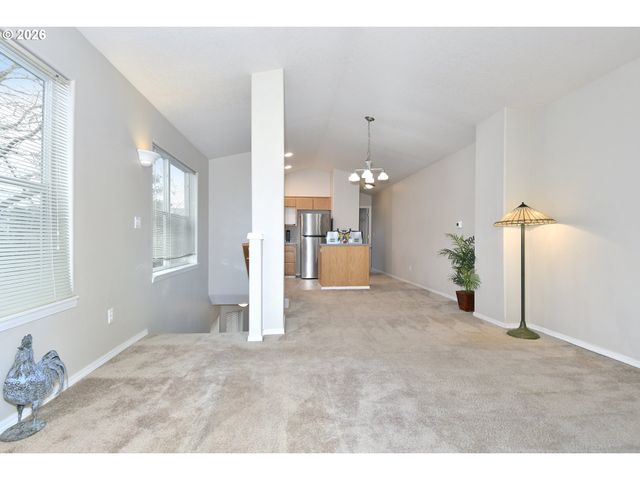 15816 Ne MILTON Pl, Portland, OR 97230