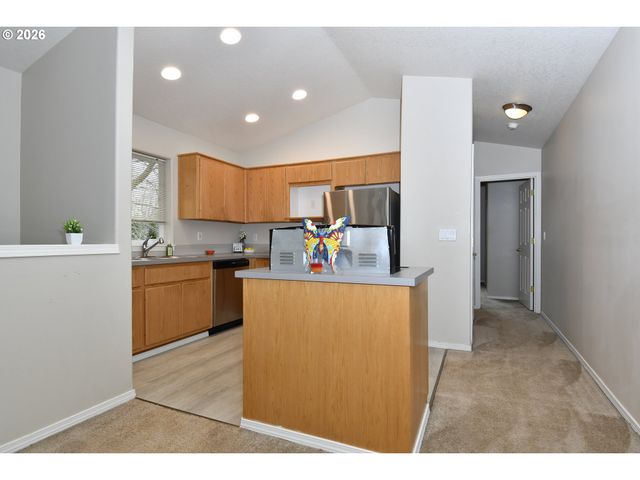 15816 Ne MILTON Pl, Portland, OR 97230