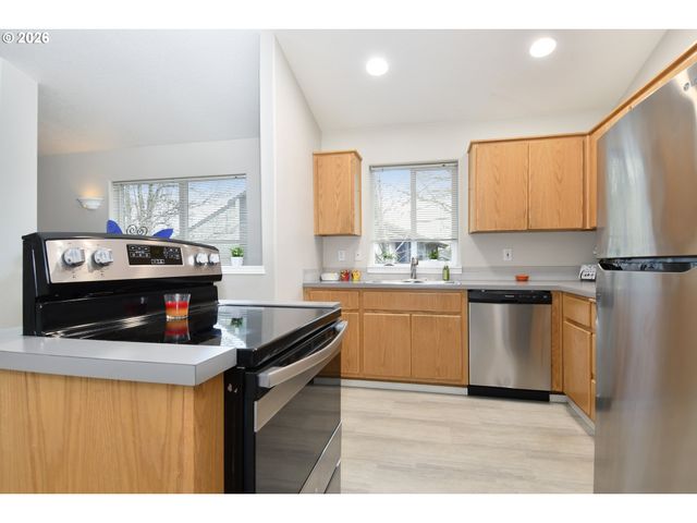 15816 Ne MILTON Pl, Portland, OR 97230