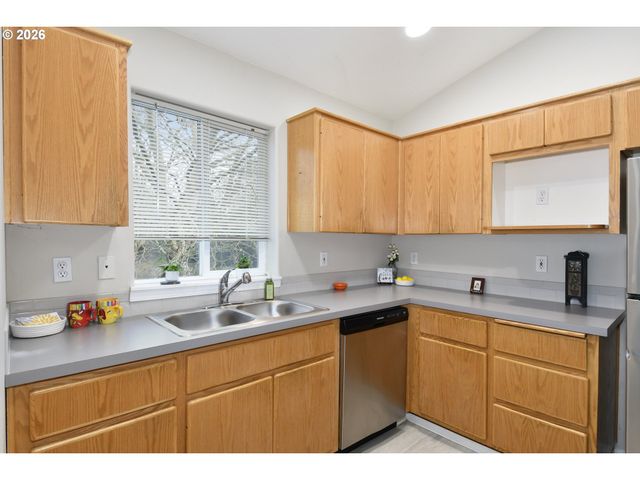 15816 Ne MILTON Pl, Portland, OR 97230