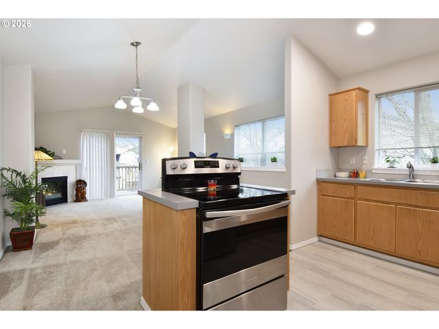 15816 Ne MILTON Pl, Portland, OR 97230