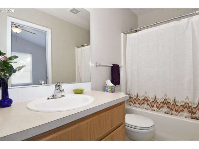 15816 Ne MILTON Pl, Portland, OR 97230