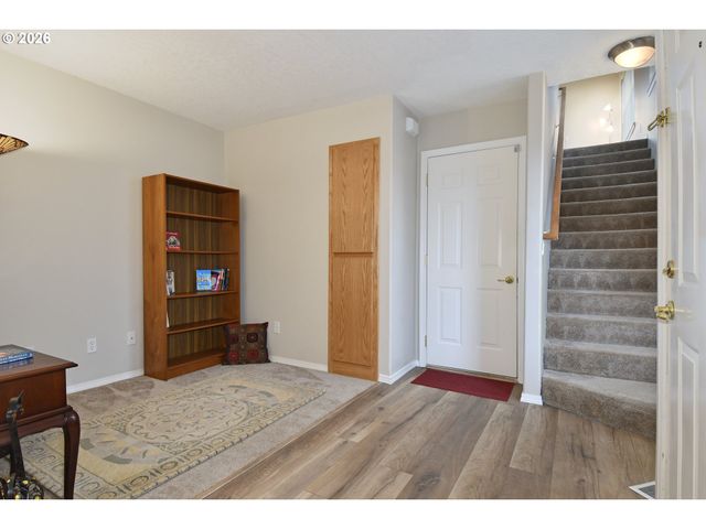 15816 Ne MILTON Pl, Portland, OR 97230