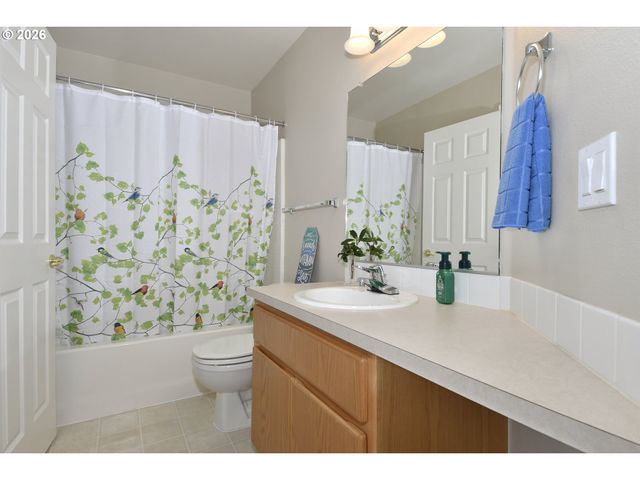 15816 Ne MILTON Pl, Portland, OR 97230