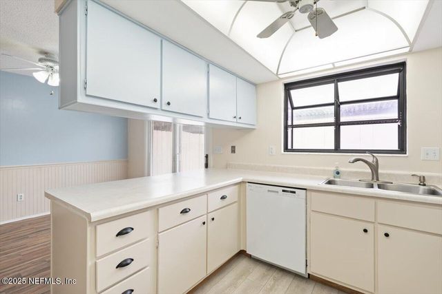 8181 TRAFALGAR Square, Jacksonville, FL 32217