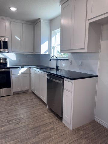 1013 Bradshaw Court, Springtown, TX 76082