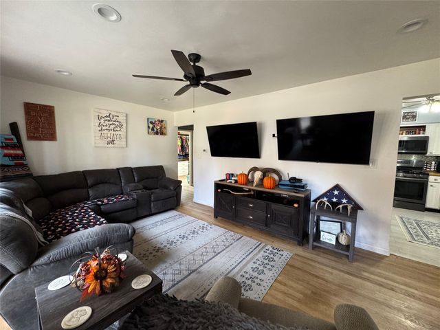 307 E 19th Street N, Newton, IA 50208