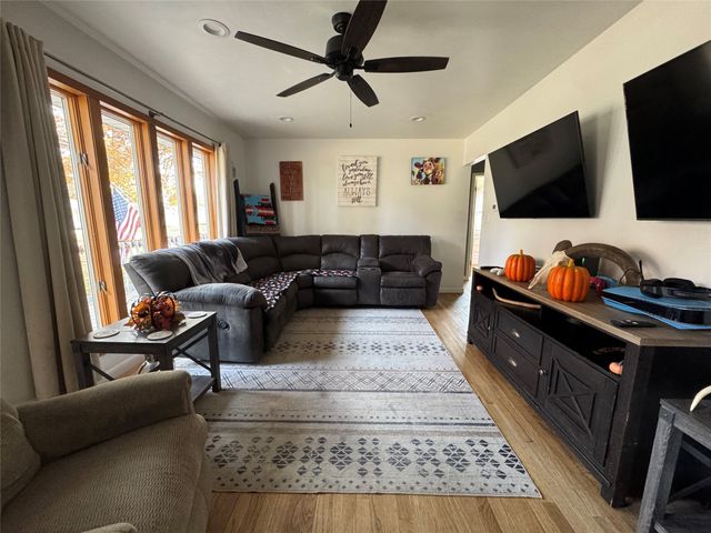 307 E 19th Street N, Newton, IA 50208