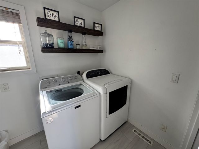 307 E 19th Street N, Newton, IA 50208