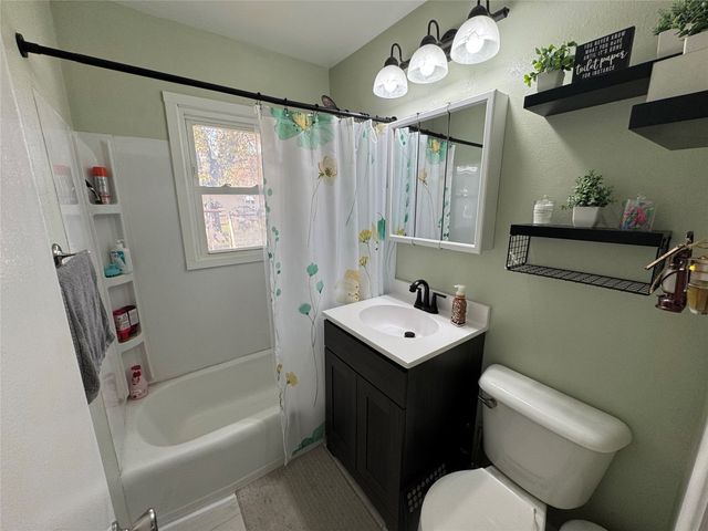 307 E 19th Street N, Newton, IA 50208