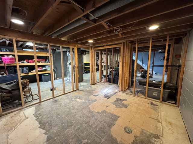 307 E 19th Street N, Newton, IA 50208