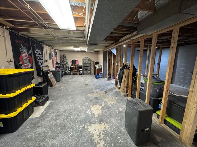 307 E 19th Street N, Newton, IA 50208