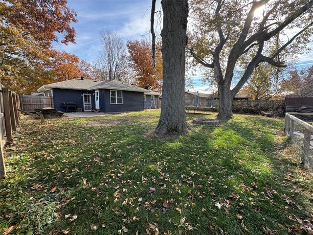 307 E 19th Street N, Newton, IA 50208