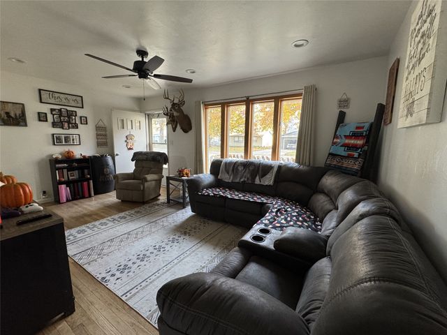 307 E 19th Street N, Newton, IA 50208