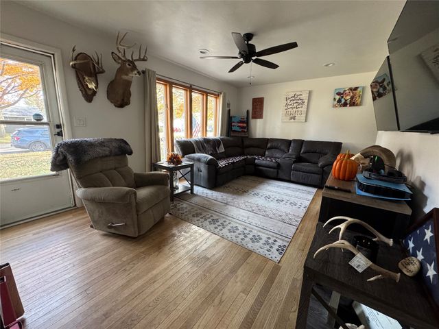 307 E 19th Street N, Newton, IA 50208