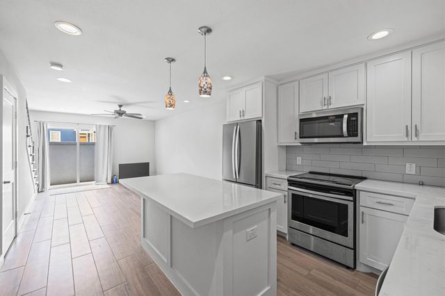 525 11th Street 3, Galveston, TX 77550