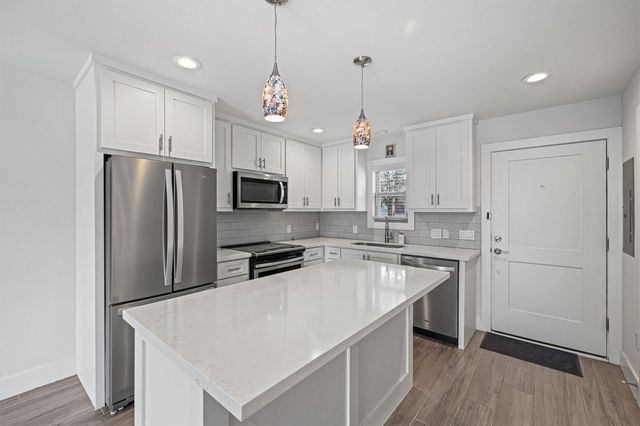 525 11th Street 3, Galveston, TX 77550