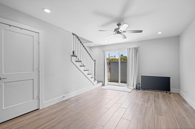 525 11th Street 3, Galveston, TX 77550