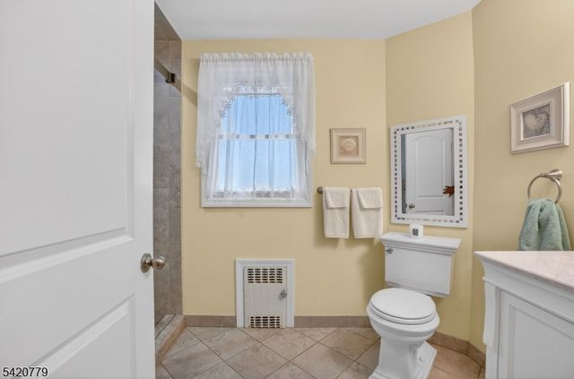 98 Hedden Ter, North Arlington Boro, NJ 07031