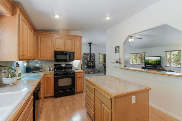 6221 Speckled Rd, Pollock Pines, CA 95726