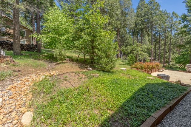6221 Speckled Rd, Pollock Pines, CA 95726