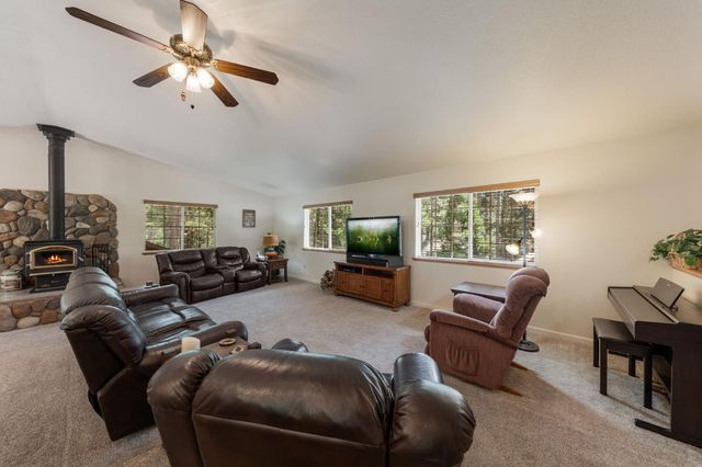 6221 Speckled Rd, Pollock Pines, CA 95726