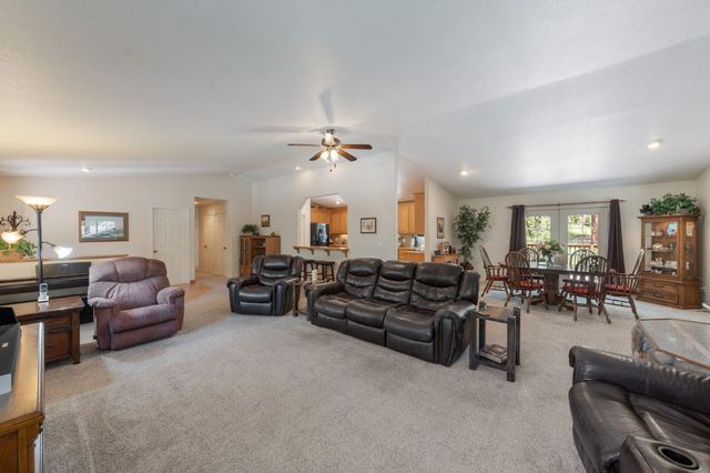 6221 Speckled Rd, Pollock Pines, CA 95726