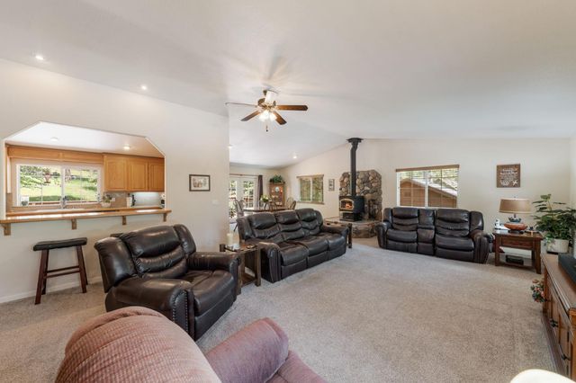 6221 Speckled Rd, Pollock Pines, CA 95726