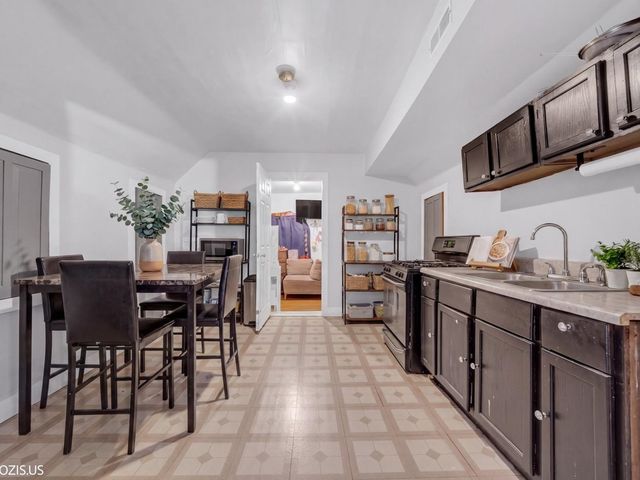 2442 N Lawndale Avenue, Chicago, IL 60647