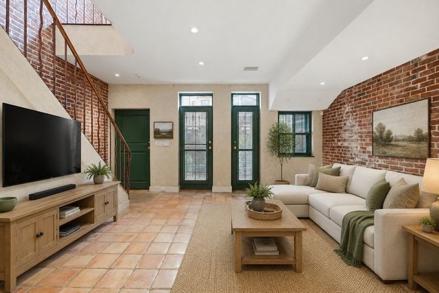 122 Marlborough Street, Boston, MA 02116