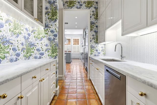 122 Marlborough Street, Boston, MA 02116