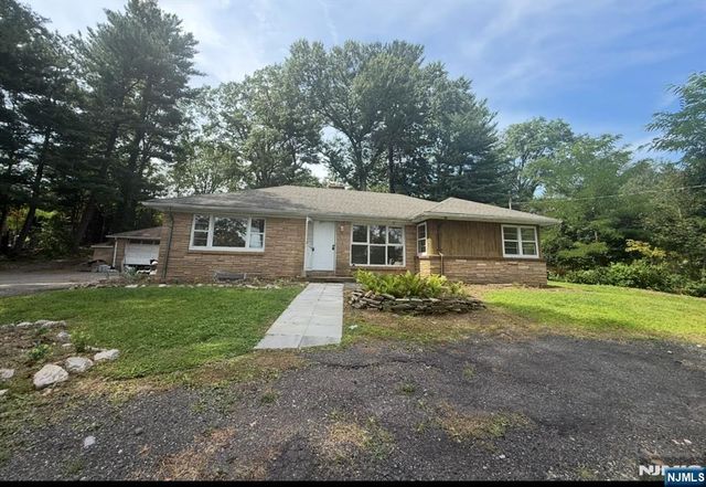 166 Midwood Road, Paramus, NJ 07652