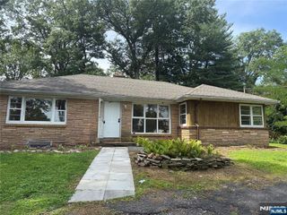 166 Midwood Road, Paramus, NJ 07652