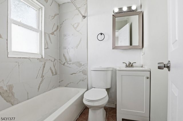 184 W Runyon St, Newark City, NJ 07108
