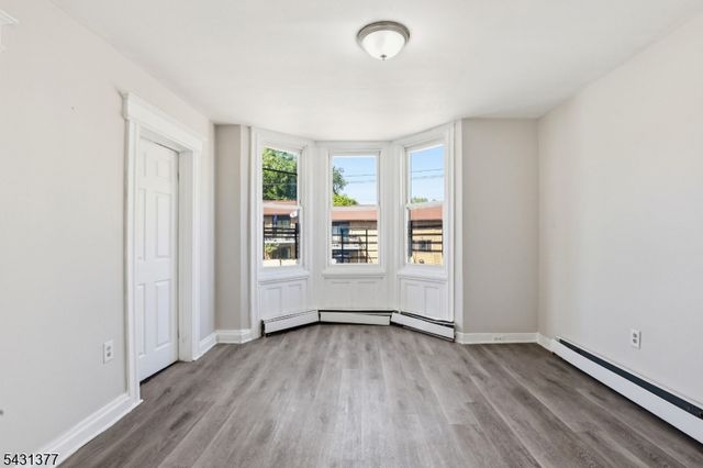 184 W Runyon St, Newark City, NJ 07108