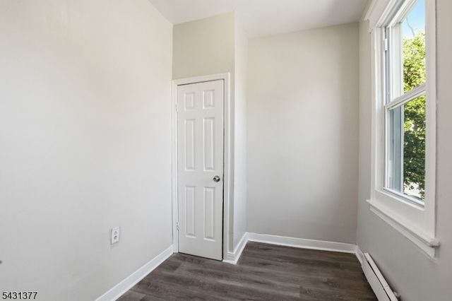 184 W Runyon St, Newark City, NJ 07108