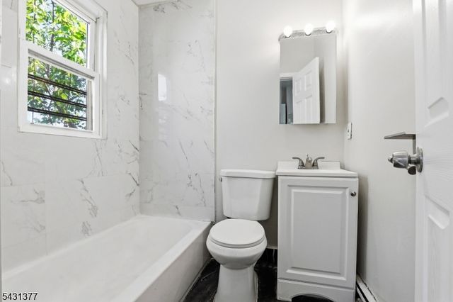 184 W Runyon St, Newark City, NJ 07108