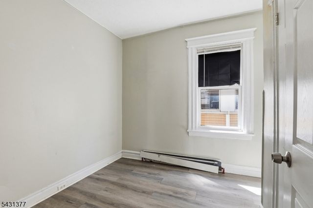 184 W Runyon St, Newark City, NJ 07108