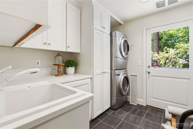 13555 NE 54th Place, Bellevue, WA 98005