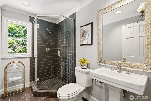 13555 NE 54th Place, Bellevue, WA 98005