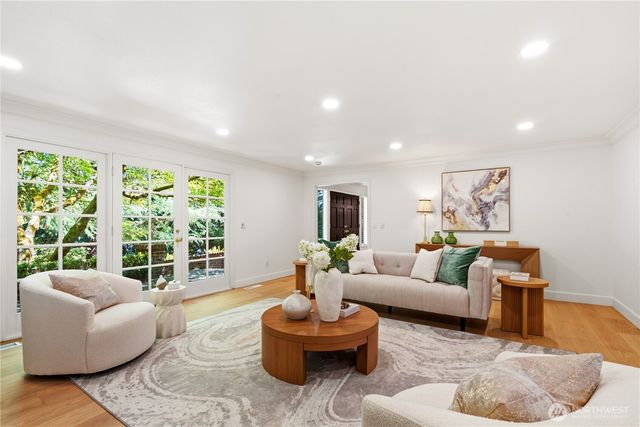 13555 NE 54th Place, Bellevue, WA 98005